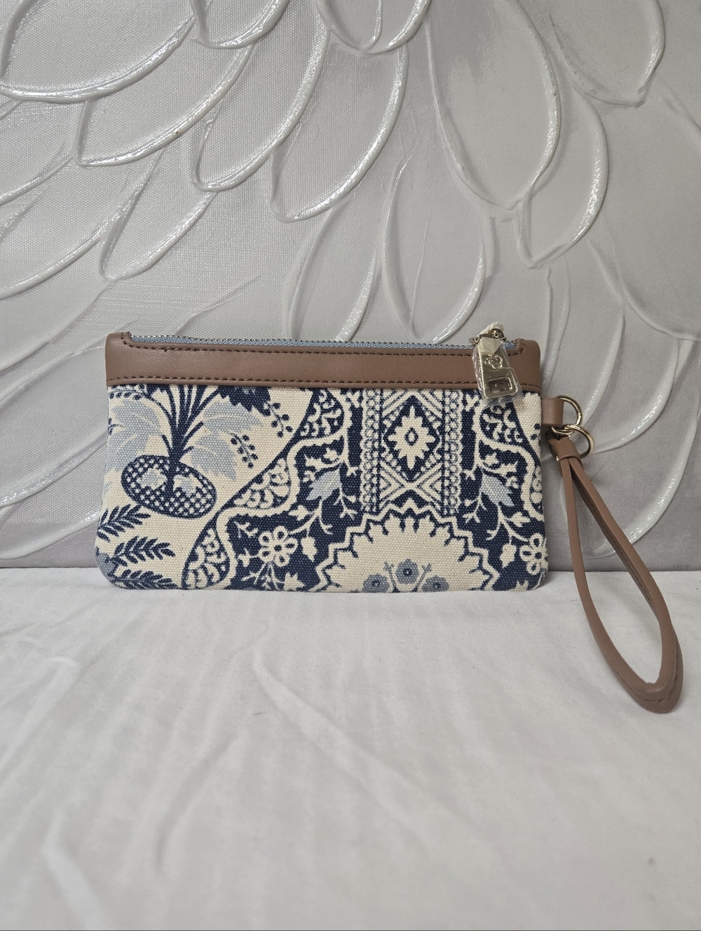 Peeples Song Park Palms Grab-N-Go Wristlet By SPARTINA 449 - Picture 2 of 11